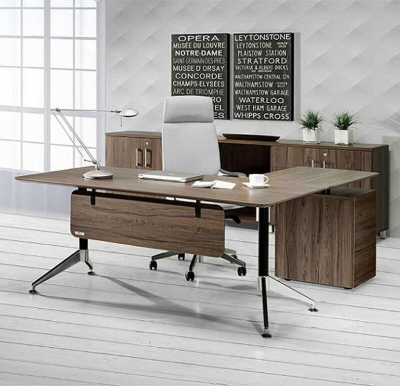 Bureau direction SHARP à Cannes avec plateau biseauté et pieds design chromés ou noirs
