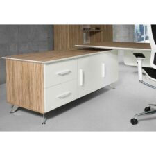 Bureau direction SHARP à Carros avec plateau biseauté et pieds design chromés ou noirs