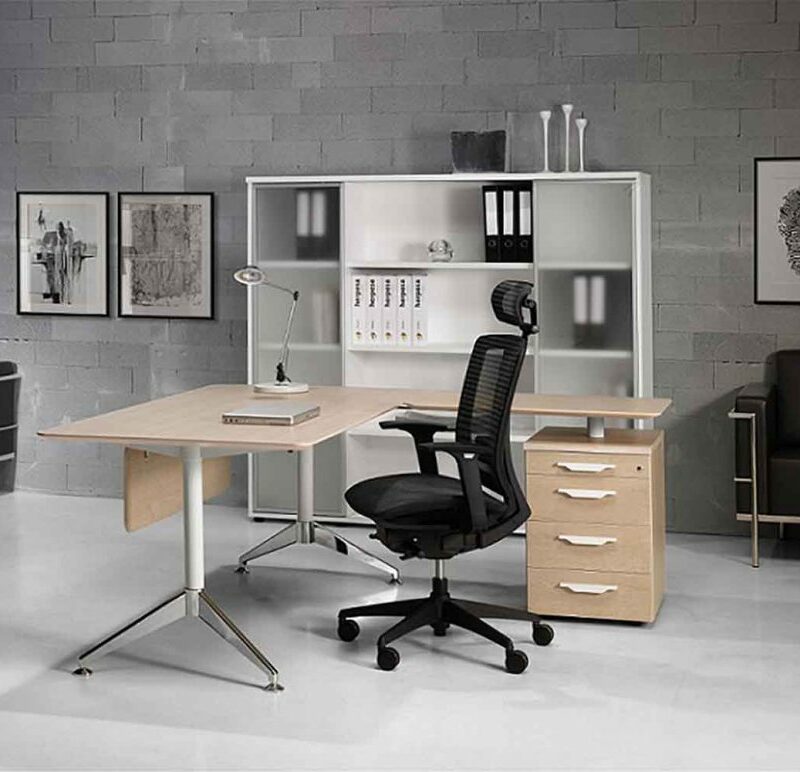 Bureau direction SHARP à Mandelieu avec plateau biseauté et pieds design chromés ou noirs