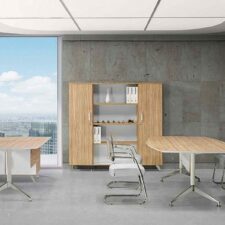 Bureau direction SHARP à Monaco avec plateau biseauté et pieds design chromés ou noirs