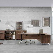 Bureau direction SHARP à Nice avec plateau biseauté et pieds design chromés ou noirs