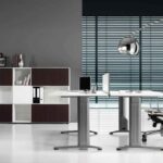 Mobilier de bureau ROB à Monaco – Bureau avec pieds en métal en L et plateau personnalisable