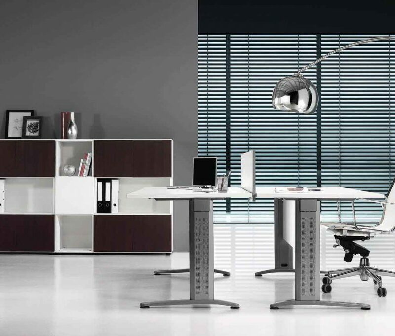 Mobilier de bureau ROB à Monaco – Bureau avec pieds en métal en L et plateau personnalisable