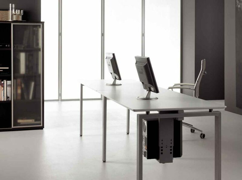 Mobilier de bureau à Cannes avec pieds en aluminium, desserte et plateau personnalisable