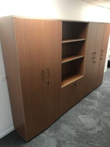 Armoire de bureau 4 portes et une niche au centre