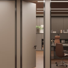 Aménagement mobilier bureau EVA - Cloison tout hauteur semi-vitrée pour créer des espaces modernes et lumineux, disponible à Vallauris, Monaco et région PACA.