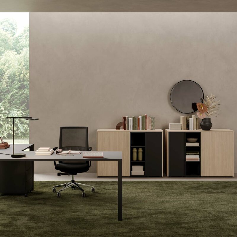Mobilier Bureau DIE avec pieds métal droit assortis au plateau. Personnalisation des couleurs disponible, mobilier de bureau moderne pour Nice, Menton et Roquebrune Cap Martin. .