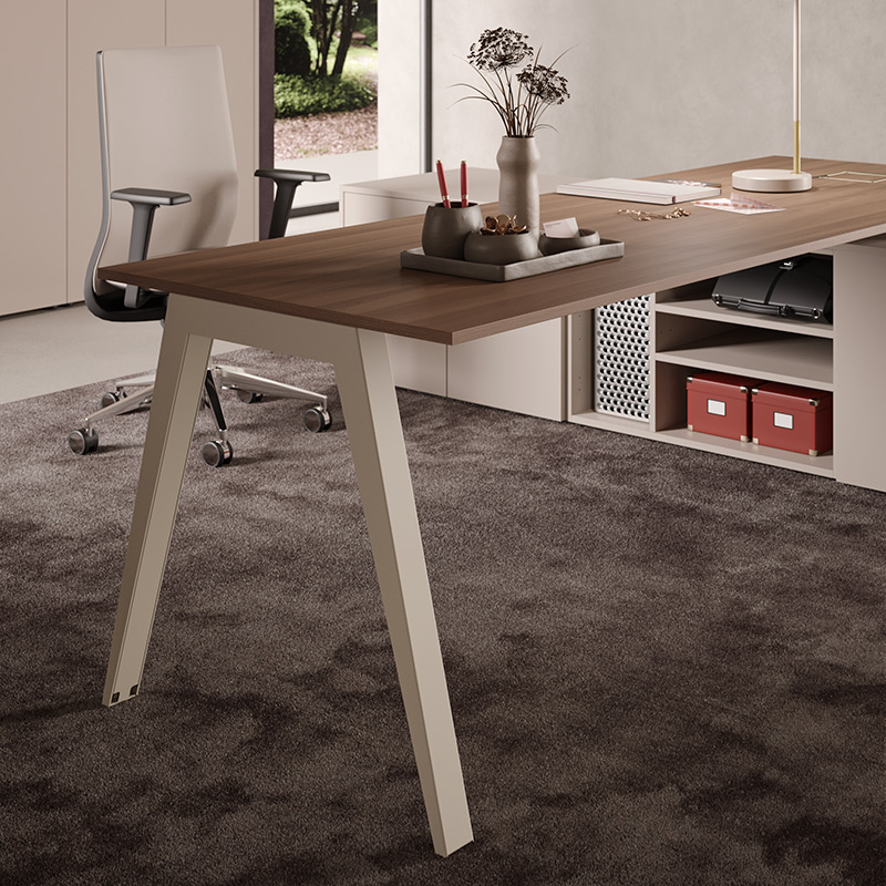 Mobilier de bureau DOD à Carros – Plateau coloris au choix avec pieds en aluminium peints en V pour un design moderne