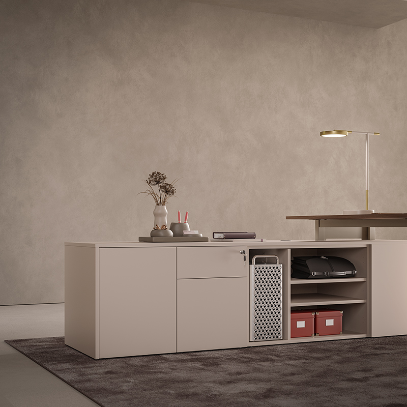 Mobilier de bureau DOD à Vallauris – Plateau coloris au choix avec pieds en aluminium peints en V pour un design moderne