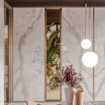 Cloisons toute hauteur avec finition marbre à Cannes – Design élégant pour bureaux haut de gamme