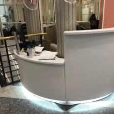 Mobilier de bureau à Nice – banque d’accueil