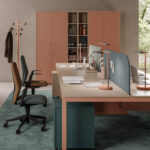 Mobilier Bureau LEEDS avec pieds métal droit assortis au plateau. Personnalisation des couleurs disponible, mobilier de bureau moderne pour Antibes