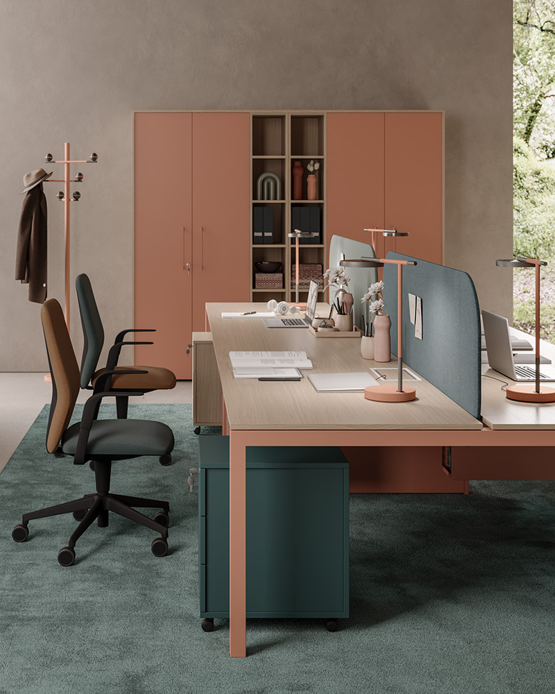 Mobilier Bureau LEEDS avec pieds métal droit assortis au plateau. Personnalisation des couleurs disponible, mobilier de bureau moderne pour Antibes