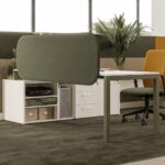 Mobilier Bureau MALAGA avec pieds métal droit assortis au plateau. Personnalisation des couleurs disponible, mobilier de bureau moderne à Pégomas.