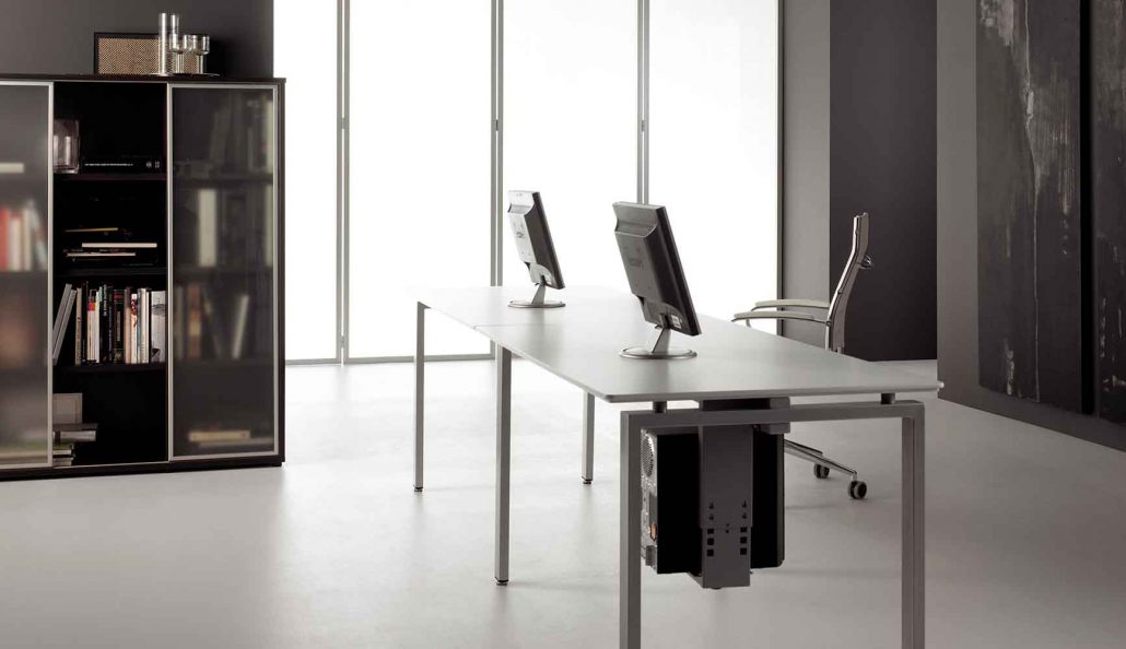 Mobilier de bureau Ogier à Colomars avec pieds aluminium en U, disponible en plusieurs formes et dimensions