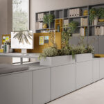 Mobilier Bureau ROSARIO avec pieds métal droit assortis au plateau. Personnalisation des couleurs disponible, mobilier de bureau moderne pour St Laurent du Var.