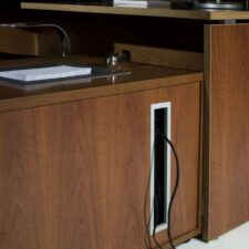 Mobilier Bureau Star La Gaude, disponible en plusieurs dimensions et coloris, bureau petit budget pour professionnels.