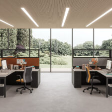 Mobilier de bureau VALENCE à Auribeau-sur-Siagne – bureau moderne avec pieds métal et plateau personnalisable